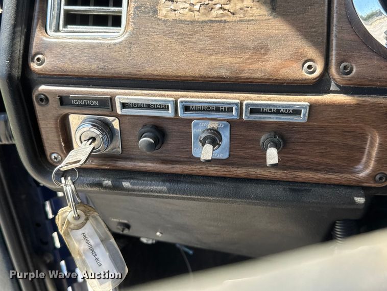 image for item ET1941 1996 Freightliner FLD 112 crane truck