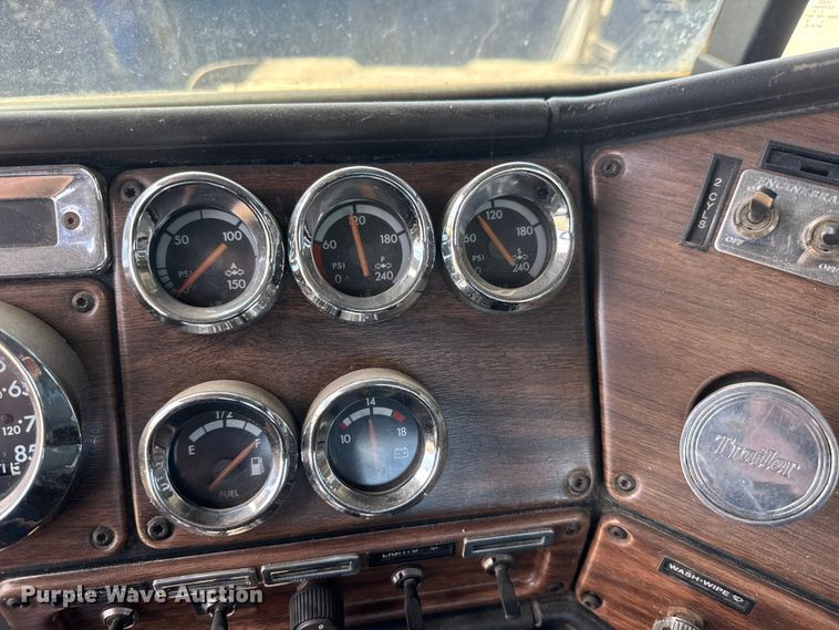 image for item ET1941 1996 Freightliner FLD 112 crane truck