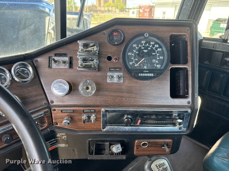 image for item ET1941 1996 Freightliner FLD 112 crane truck