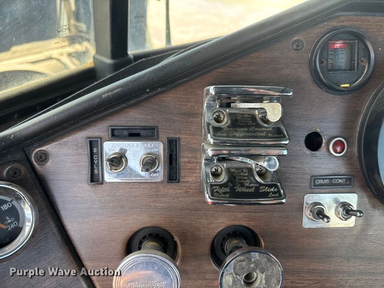 image for item ET1941 1996 Freightliner FLD 112 crane truck