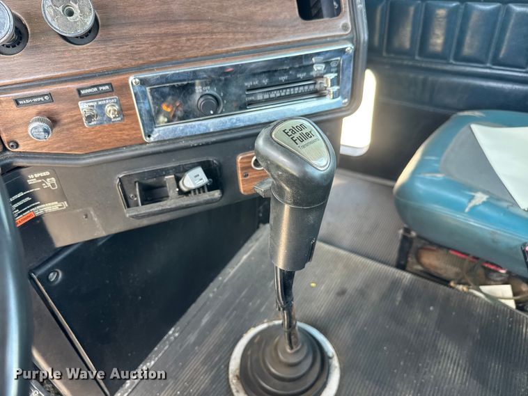 image for item ET1941 1996 Freightliner FLD 112 crane truck