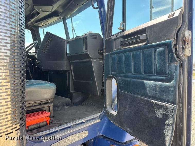 image for item ET1941 1996 Freightliner FLD 112 crane truck