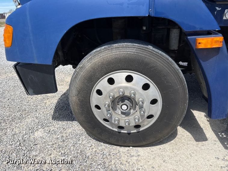 image for item ET1941 1996 Freightliner FLD 112 crane truck