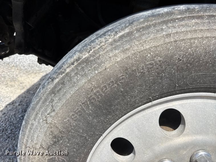 image for item ET1941 1996 Freightliner FLD 112 crane truck