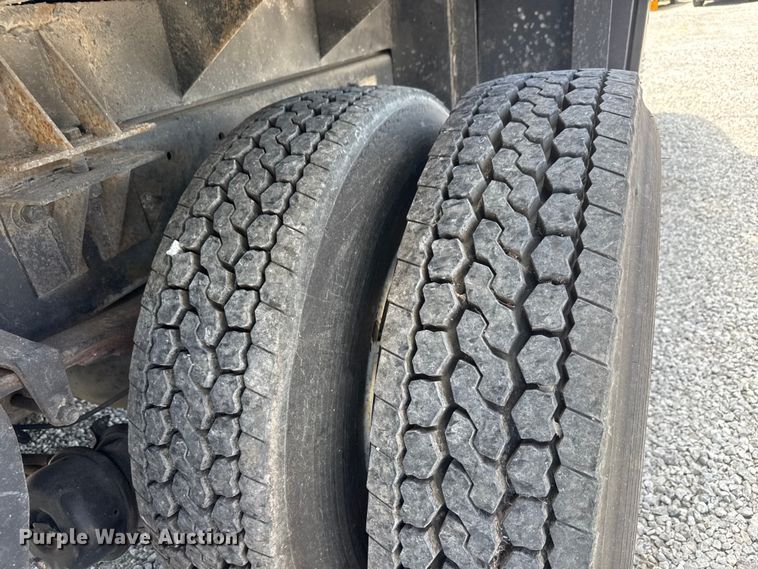 image for item ET1941 1996 Freightliner FLD 112 crane truck