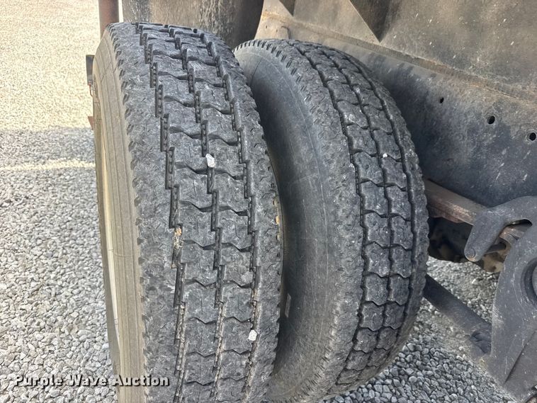 image for item ET1941 1996 Freightliner FLD 112 crane truck