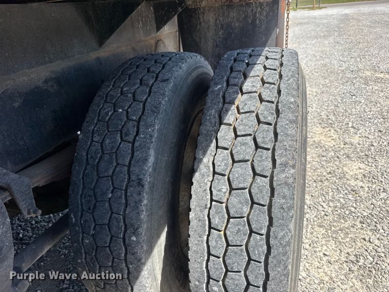 image for item ET1941 1996 Freightliner FLD 112 crane truck