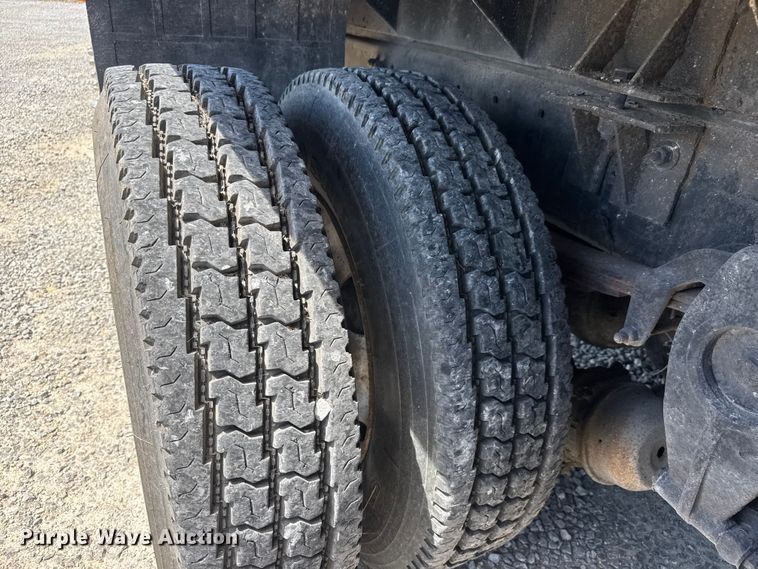 image for item ET1941 1996 Freightliner FLD 112 crane truck