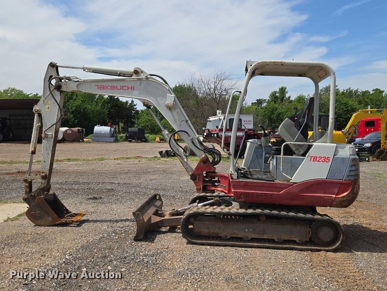 image for item ET5063 2008 Takeuchi TB235 mini excavator