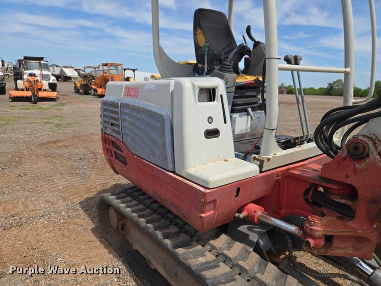 image for item ET5063 2008 Takeuchi TB235 mini excavator