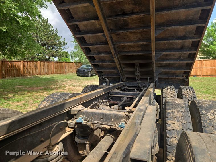 image for item ET5100 1994 Kenworth T600 dump truck