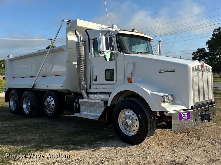 image for item EU0476 2012 Kenworth T800 dump truck