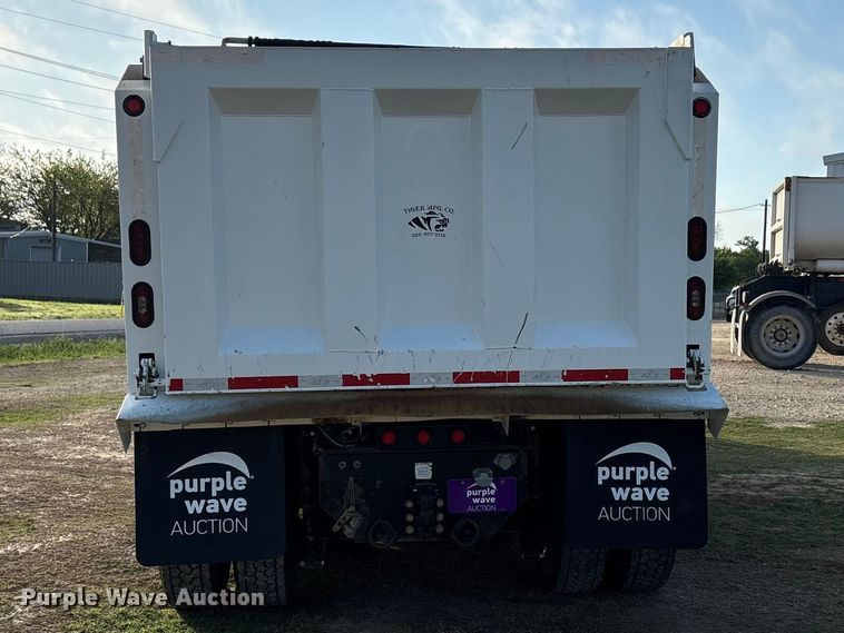 image for item EU0476 2012 Kenworth T800 dump truck