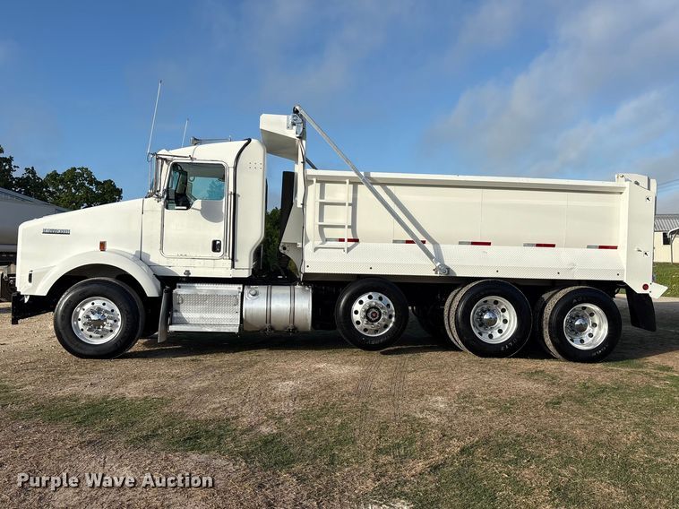 image for item EU0476 2012 Kenworth T800 dump truck