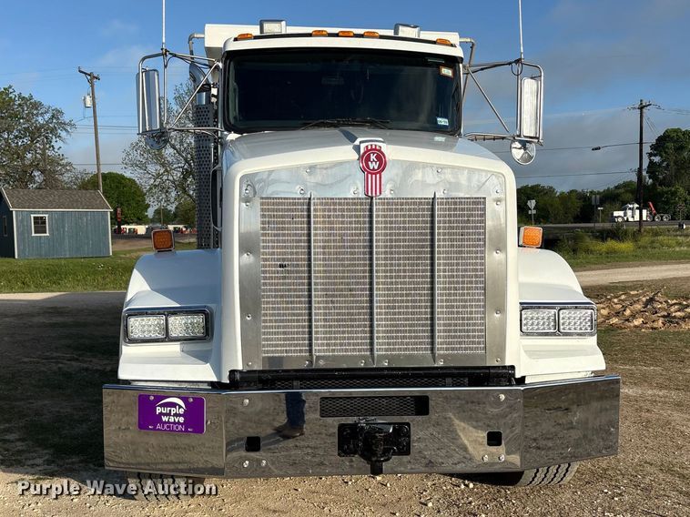 image for item EU0476 2012 Kenworth T800 dump truck