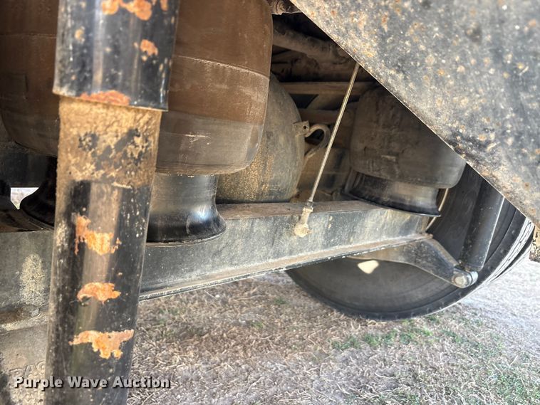 image for item EU0476 2012 Kenworth T800 dump truck