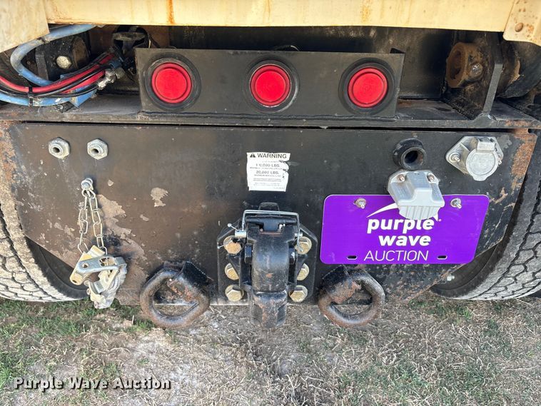 image for item EU0476 2012 Kenworth T800 dump truck