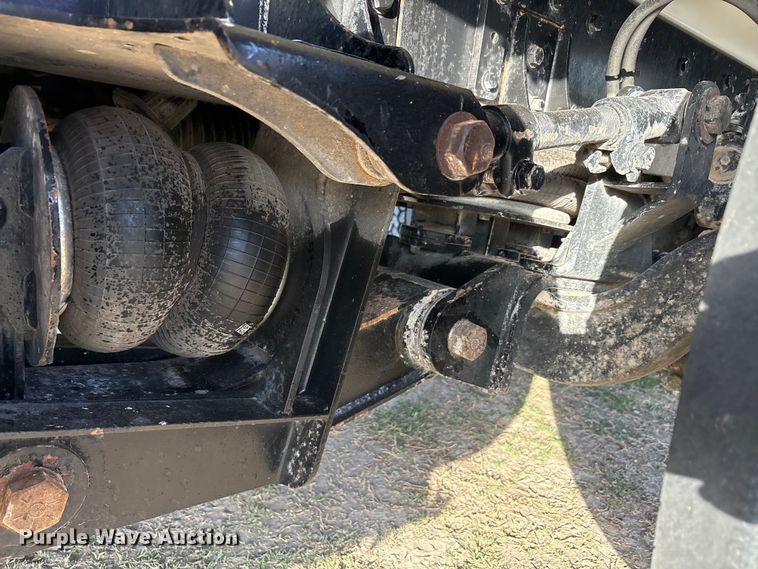 image for item EU0476 2012 Kenworth T800 dump truck