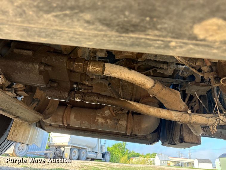 image for item EU0476 2012 Kenworth T800 dump truck