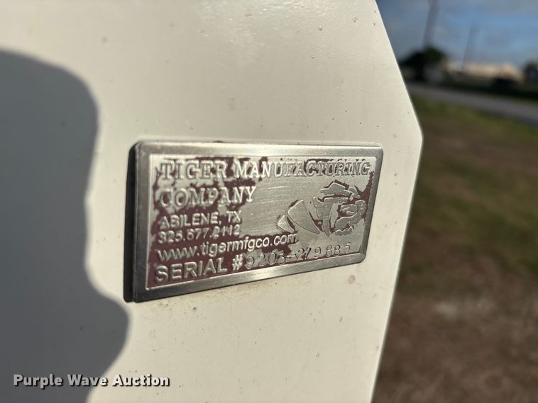 image for item EU0476 2012 Kenworth T800 dump truck