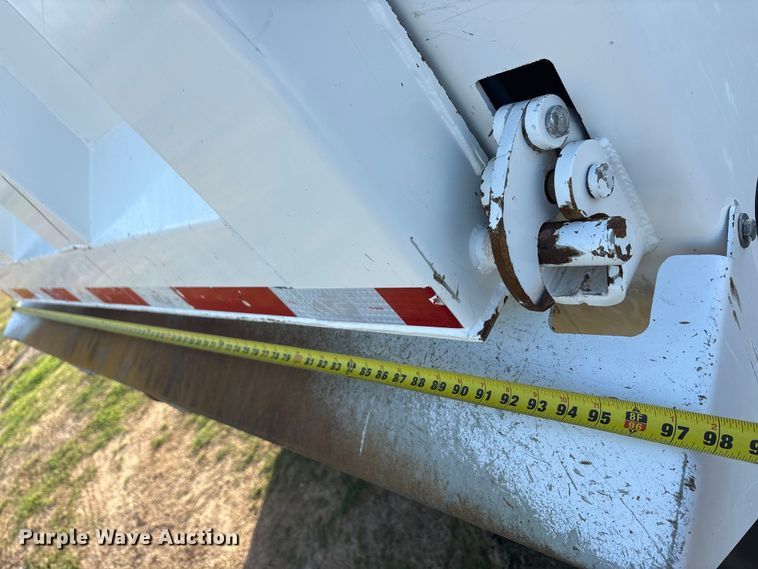 image for item EU0476 2012 Kenworth T800 dump truck