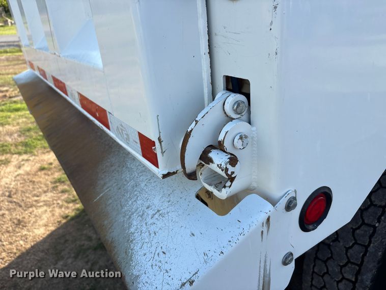 image for item EU0476 2012 Kenworth T800 dump truck