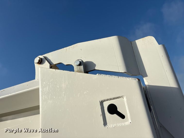 image for item EU0476 2012 Kenworth T800 dump truck