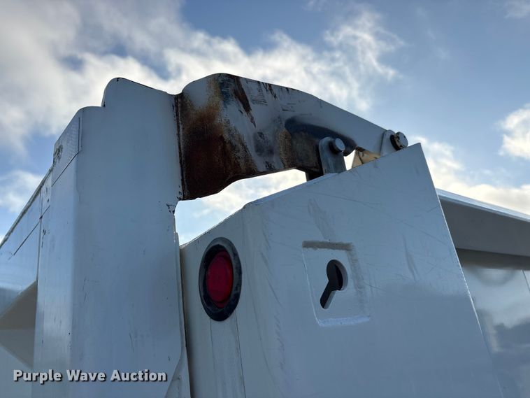 image for item EU0476 2012 Kenworth T800 dump truck