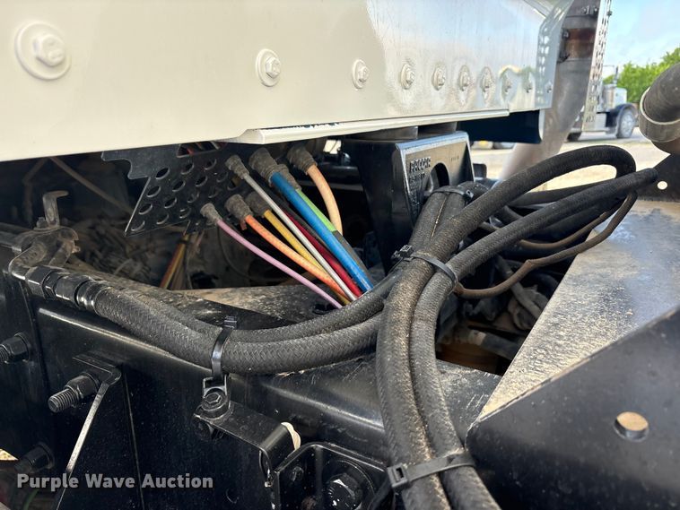 image for item EU0476 2012 Kenworth T800 dump truck