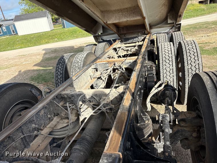 image for item EU0476 2012 Kenworth T800 dump truck