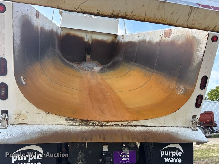 image for item EU0476 2012 Kenworth T800 dump truck