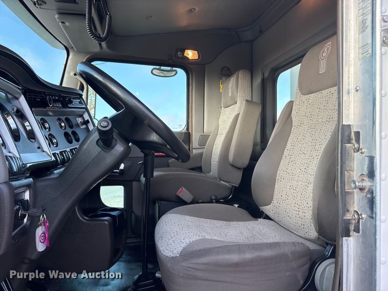 image for item EU0476 2012 Kenworth T800 dump truck