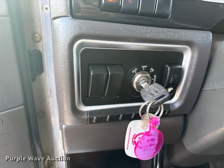 image for item EU0476 2012 Kenworth T800 dump truck