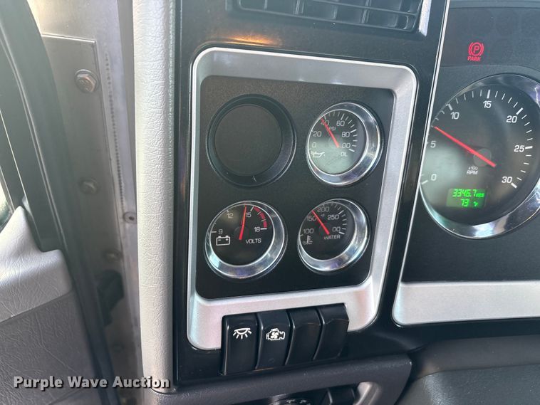 image for item EU0476 2012 Kenworth T800 dump truck