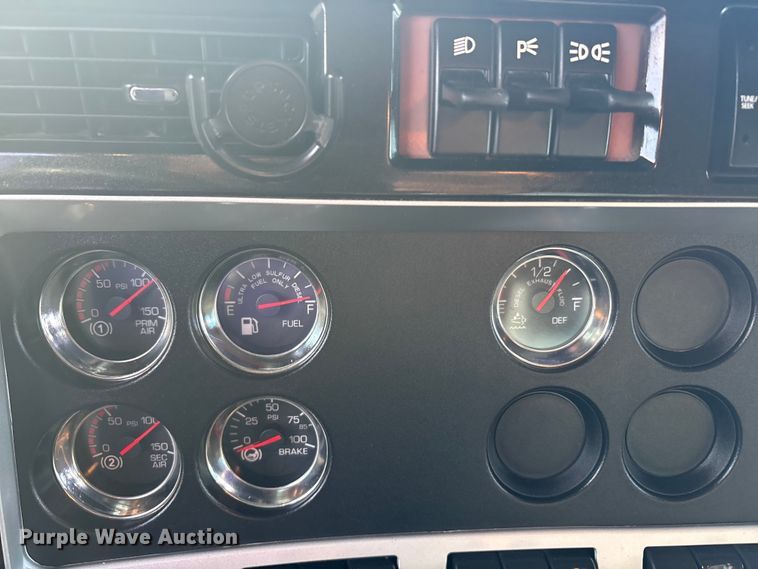 image for item EU0476 2012 Kenworth T800 dump truck