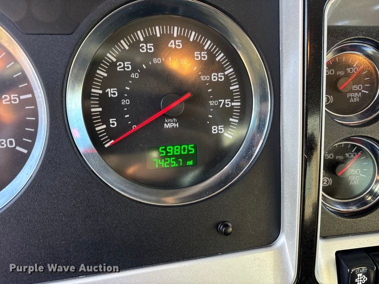 image for item EU0476 2012 Kenworth T800 dump truck