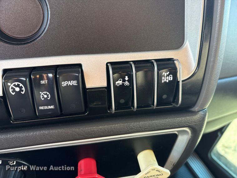 image for item EU0476 2012 Kenworth T800 dump truck