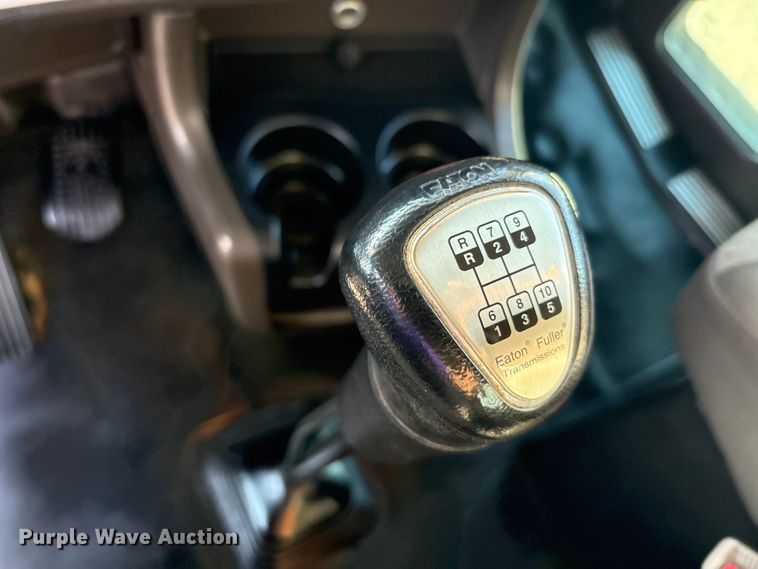 image for item EU0476 2012 Kenworth T800 dump truck