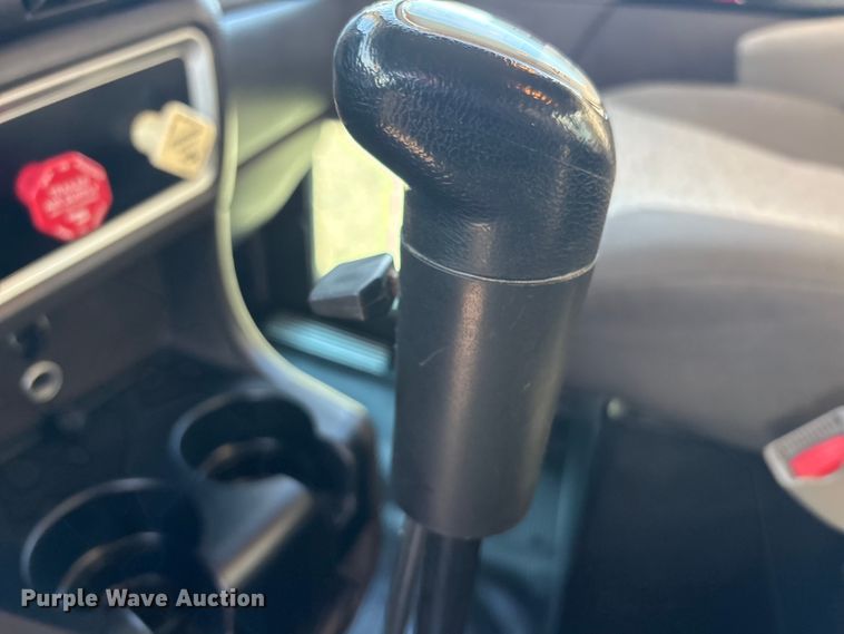 image for item EU0476 2012 Kenworth T800 dump truck