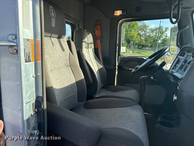 image for item EU0476 2012 Kenworth T800 dump truck