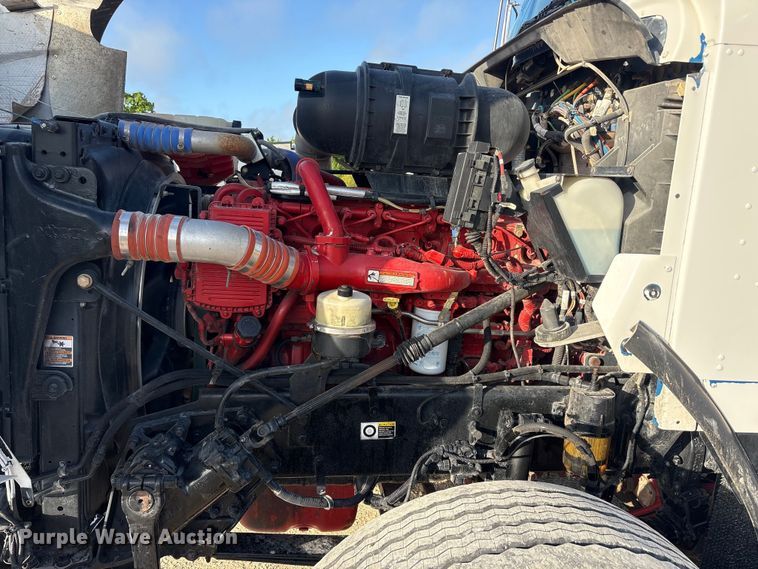 image for item EU0476 2012 Kenworth T800 dump truck