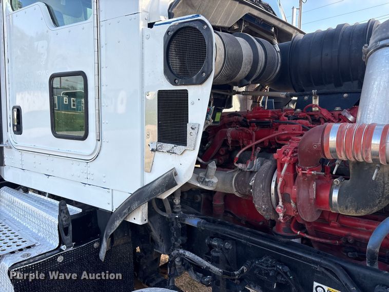 image for item EU0476 2012 Kenworth T800 dump truck