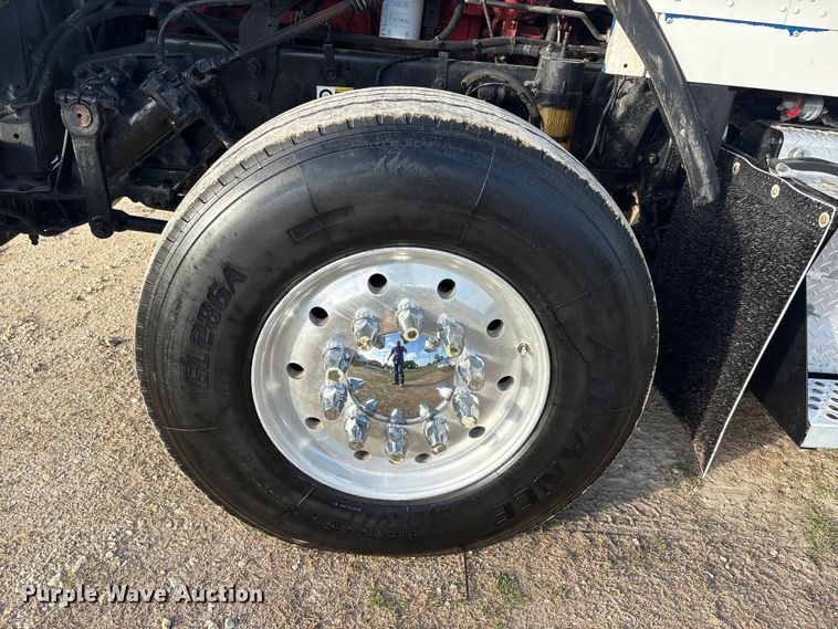 image for item EU0476 2012 Kenworth T800 dump truck