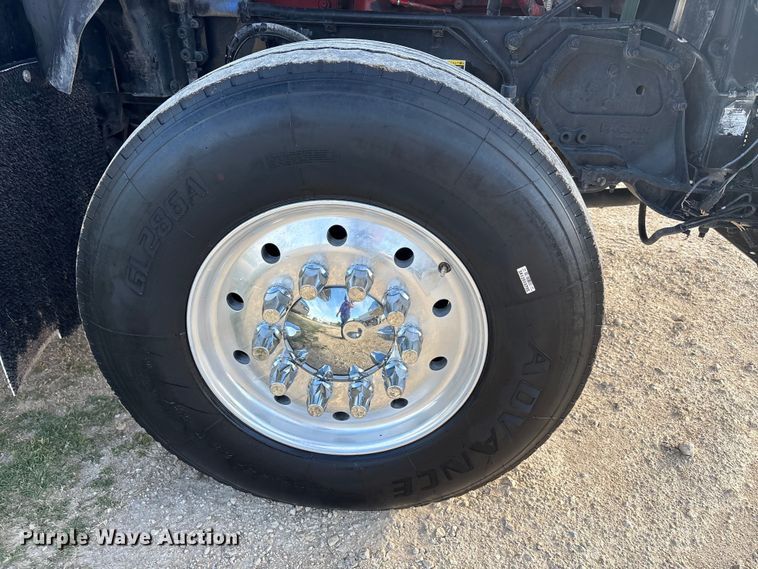 image for item EU0476 2012 Kenworth T800 dump truck