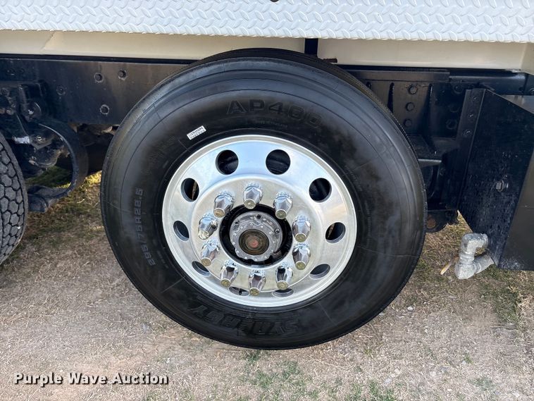 image for item EU0476 2012 Kenworth T800 dump truck