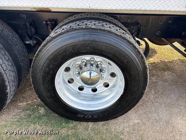 image for item EU0476 2012 Kenworth T800 dump truck