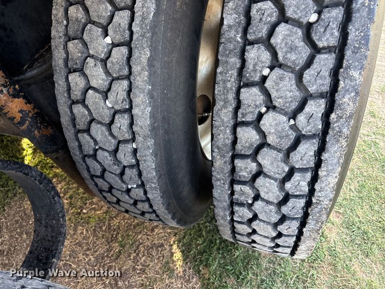 image for item EU0476 2012 Kenworth T800 dump truck