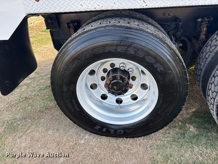 image for item EU0476 2012 Kenworth T800 dump truck