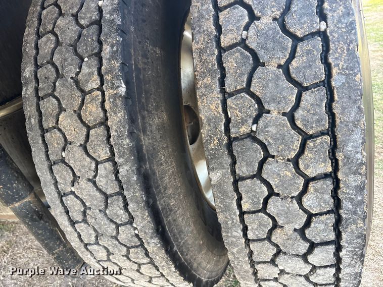 image for item EU0476 2012 Kenworth T800 dump truck