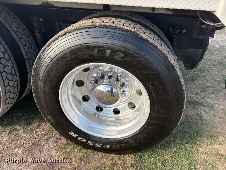 image for item EU0476 2012 Kenworth T800 dump truck